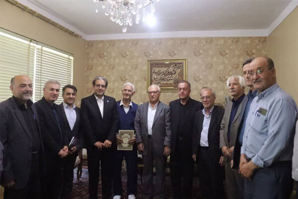 تجلیل محمدزاده از دو معلم پیشکسوت شهرستان میانه