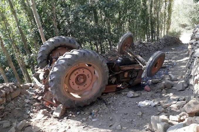 واژگونی تراکتورها در میانه جان ۲ نفر را گرفت